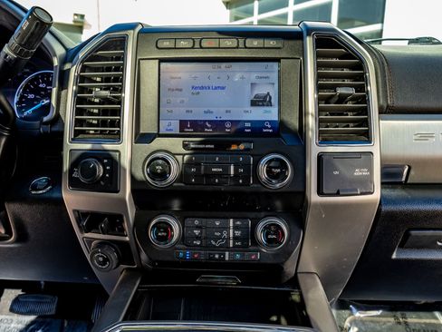 Used 2021 Ford F250 Platinum w/ FX4 Off-Road Package image 24