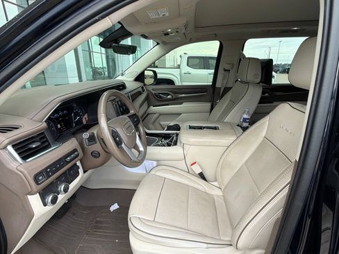 Used 2021 GMC Yukon XL Denali w/ Denali Premium Package RWD image 8