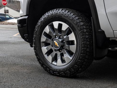 Used 2024 Chevrolet Silverado 2500 Custom w/ Custom Value Package image 7