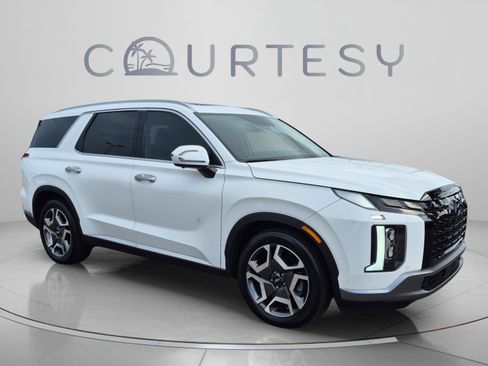 Used 2024 Hyundai Palisade Limited FWD image 7