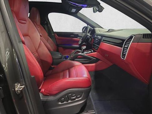 Used 2022 Porsche Cayenne S image 10