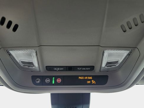 Used 2024 GMC Terrain SLE image 19