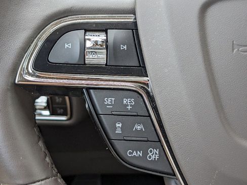 Certified 2023 Lincoln Nautilus Reserve w/ Equipment Group 202A image 28