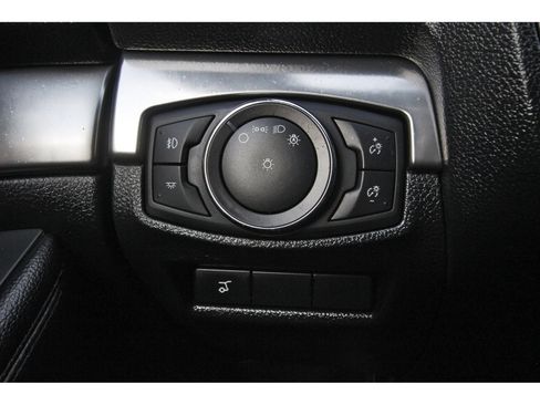 Used 2018 Ford Explorer XLT w/ Equipment Group 202A AWD/4WD image 25