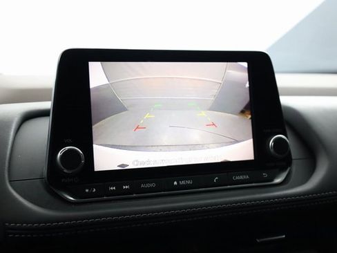 Used 2023 Nissan Rogue S image 18