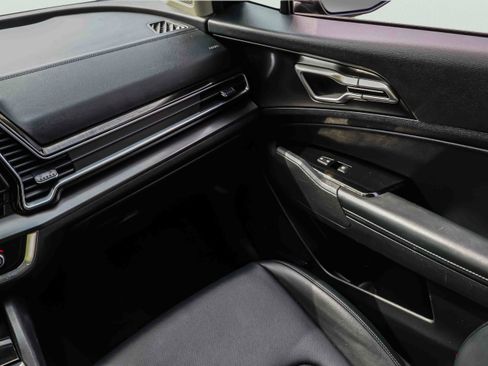 Certified 2023 Kia Sportage EX AWD/4WD image 18