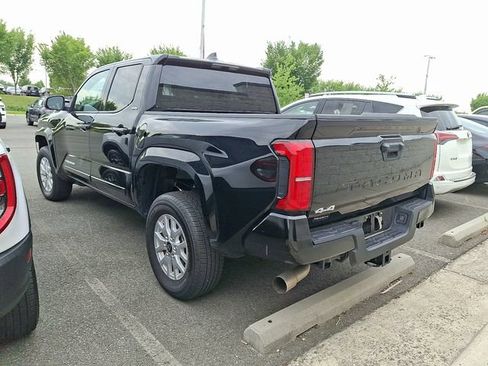 Used 2025 Toyota Tacoma SR5 AWD/4WD image 6