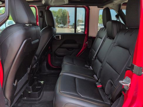 Used 2025 Jeep Wrangler Unlimited Rubicon 392 AWD/4WD image 12