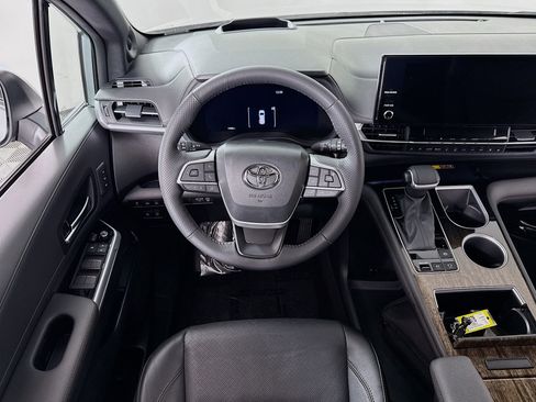 Certified 2025 Toyota Sienna Platinum AWD/4WD image 19