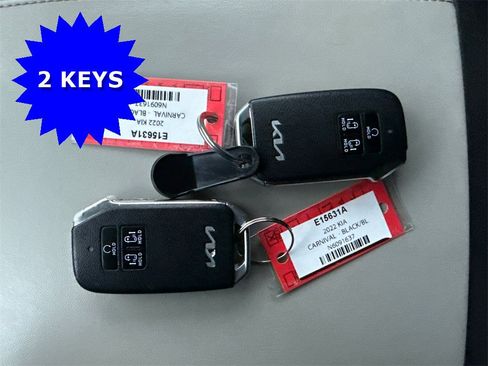 Used 2022 Kia Carnival LX image 3