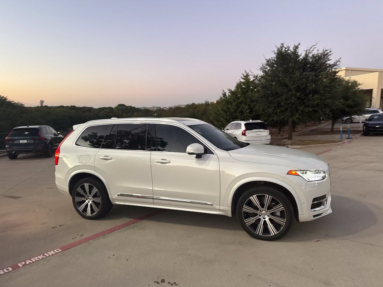 Used 2024 Volvo XC90 T8 Ultimate w/ Protection Package Premier AWD/4WD image 7