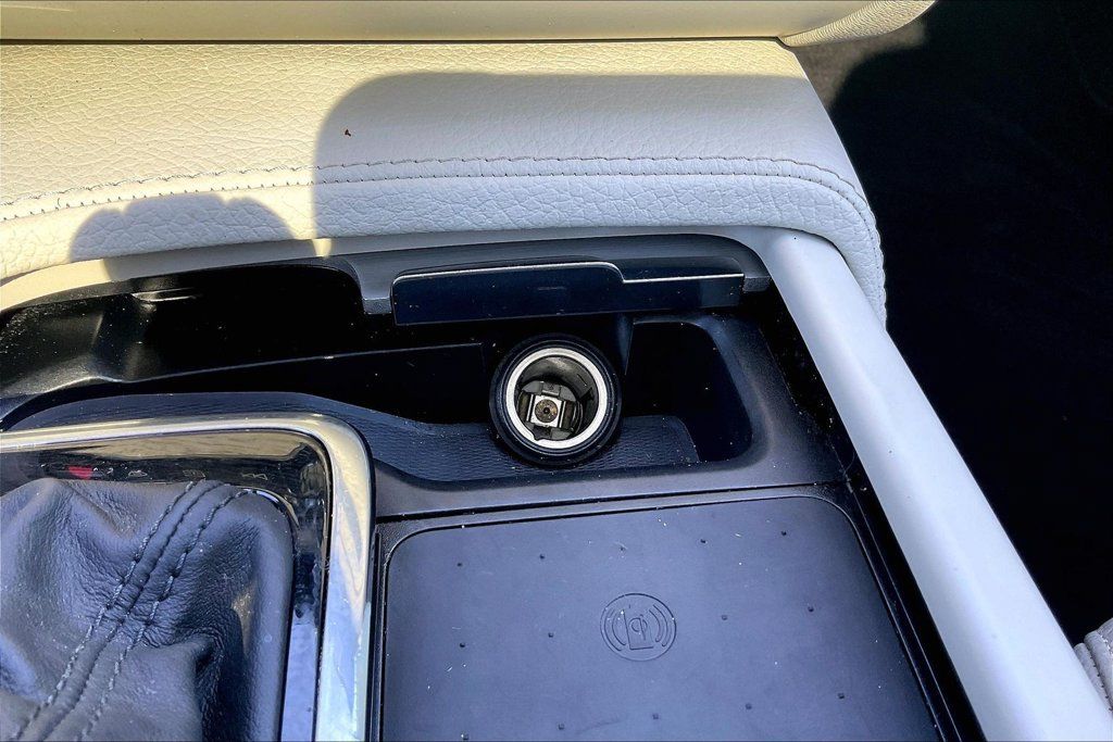 Used 2022 Volvo XC90 T5 Momentum AWD/4WD image 16