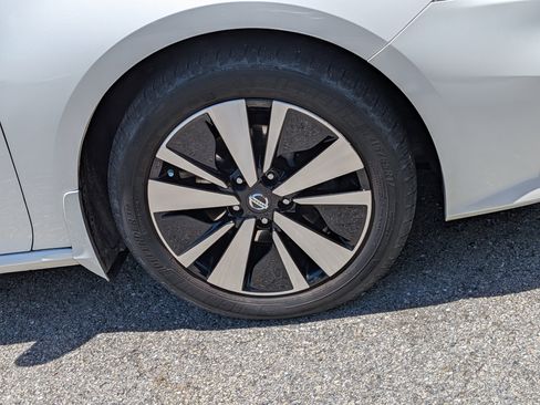 Used 2019 Nissan Altima 2.5 SV FWD image 11