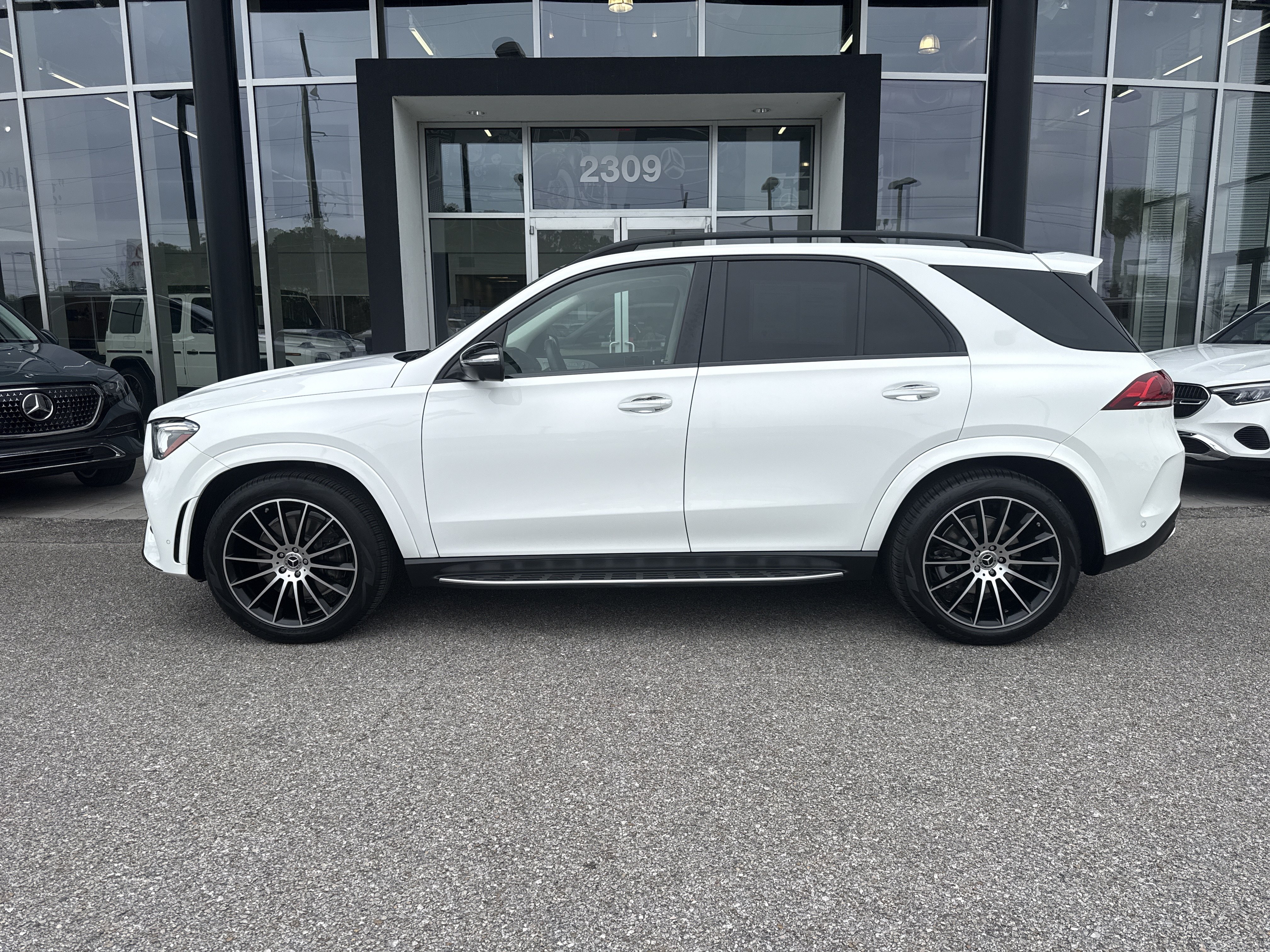 Certified 2023 Mercedes-Benz GLE 450 4MATIC w/ AMG Line Exterior image 2