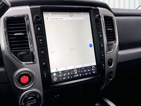 Used 2018 Nissan Titan PRO-4X w/ Pro-4x Convenience Package AWD/4WD image 10
