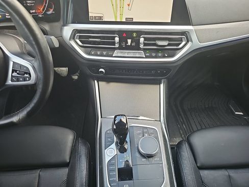Used 2022 BMW 330i Sedan w/ M Sport Package RWD image 11