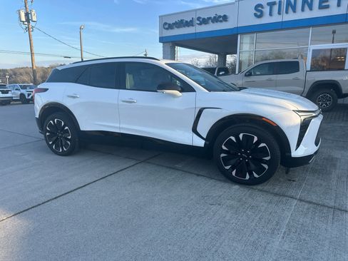 Used 2024 Chevrolet Blazer EV RS image 2