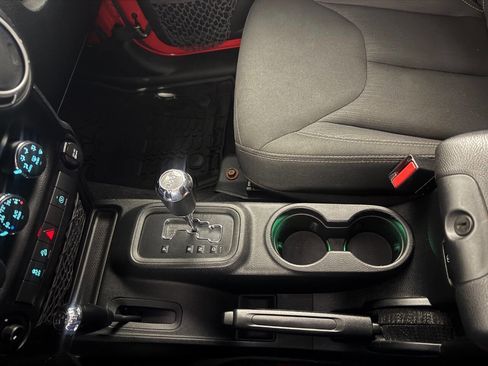 Used 2016 Jeep Wrangler Unlimited Rubicon w/ Connectivity Group image 43