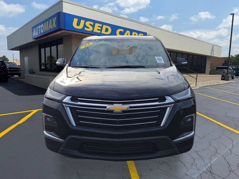 Used 2023 Chevrolet Traverse LT w/ LT Premium Package AWD/4WD image 3