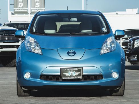 Used 2011 Nissan Leaf SL image 2