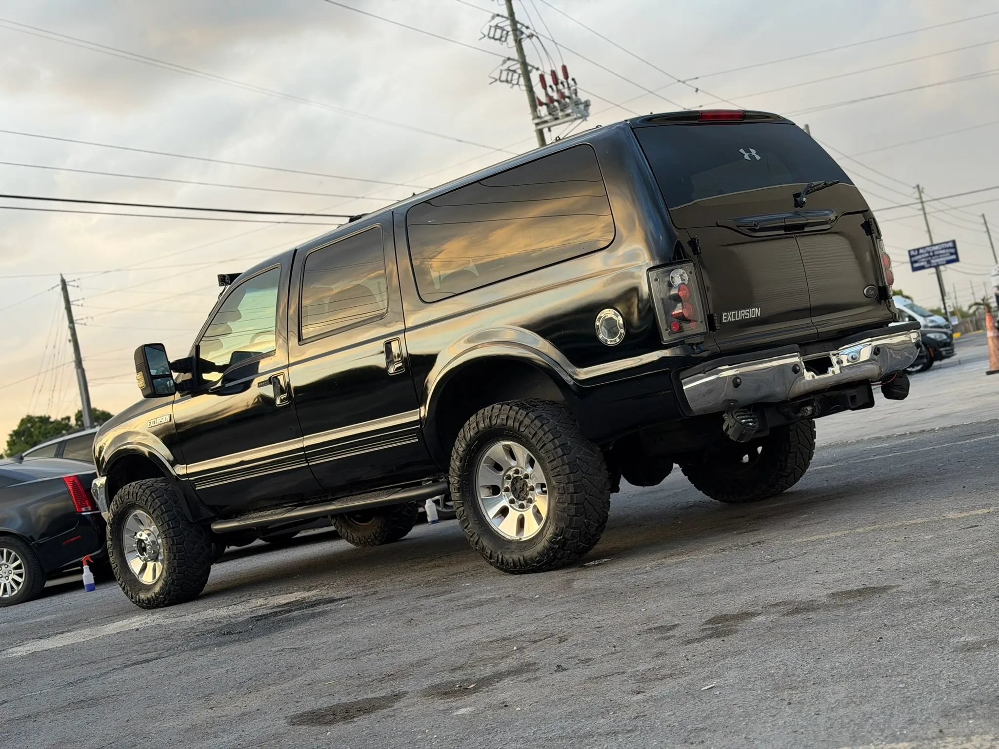 Used 2000 Ford Excursion Limited AWD/4WD image 3