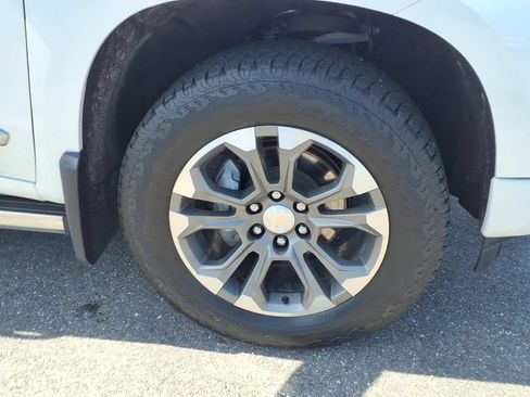 Used 2024 Chevrolet Silverado 1500 High Country w/ Technology Package AWD/4WD image 9