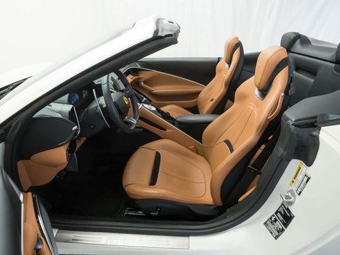 Used 2024 Ferrari Roma Spider image 9