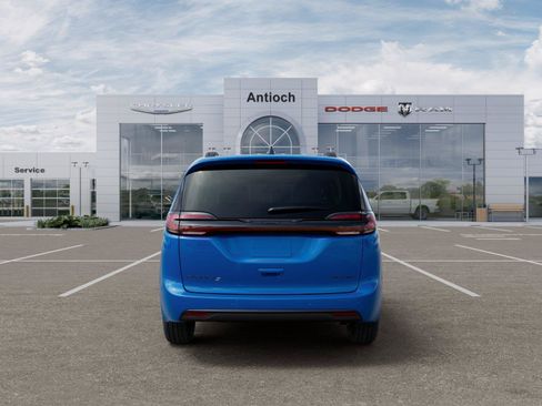 New 2027 Chrysler Pacifica Limited FWD image 7