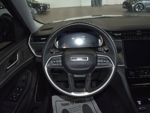 Used 2023 Jeep Grand Cherokee Limited w/ Black Appearance Package AWD/4WD image 27