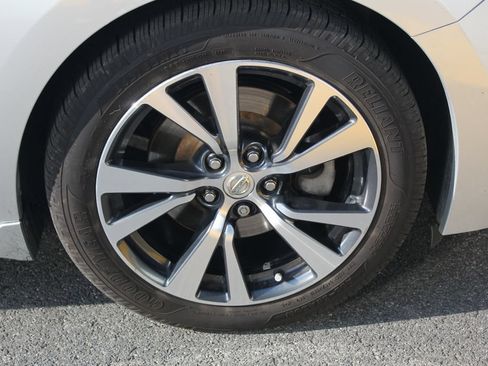 Used 2018 Nissan Maxima 3.5 SL FWD image 10