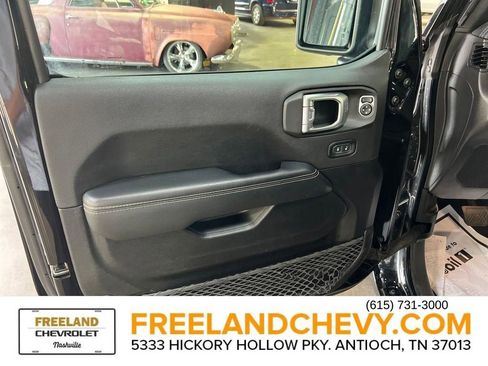 Used 2023 Jeep Gladiator Overland image 11