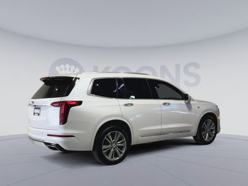 Used 2022 Cadillac XT6 Premium Luxury image 11