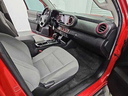 Used 2022 Toyota Tacoma SR image 32