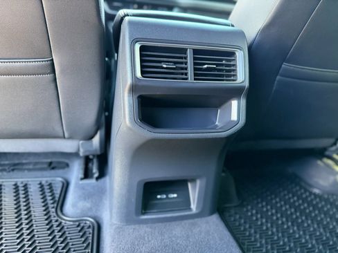 Used 2024 Volkswagen Atlas Cross Sport SE image 21