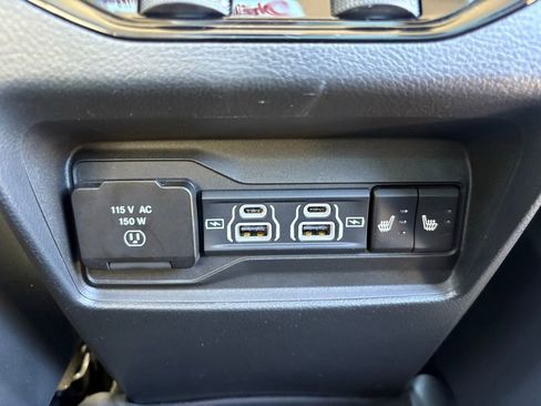 Used 2023 Jeep Grand Cherokee Limited w/ Black Appearance Package AWD/4WD image 40