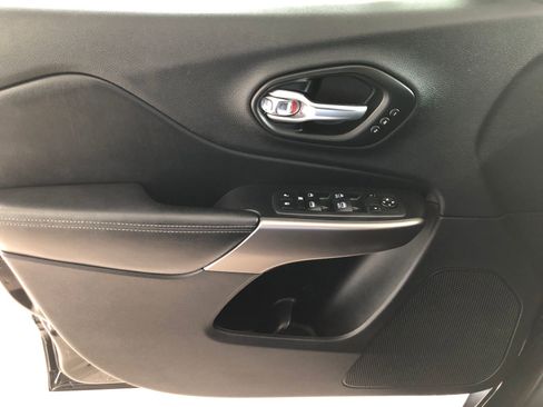 Used 2020 Jeep Cherokee Limited FWD image 36