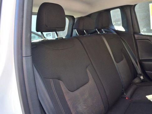 Used 2023 Jeep Renegade Latitude image 37