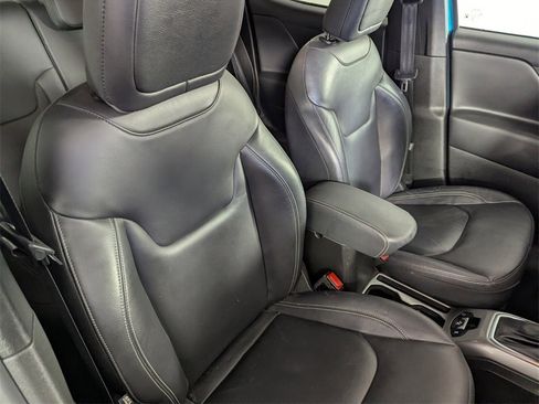 Certified 2022 Jeep Renegade Limited image 33