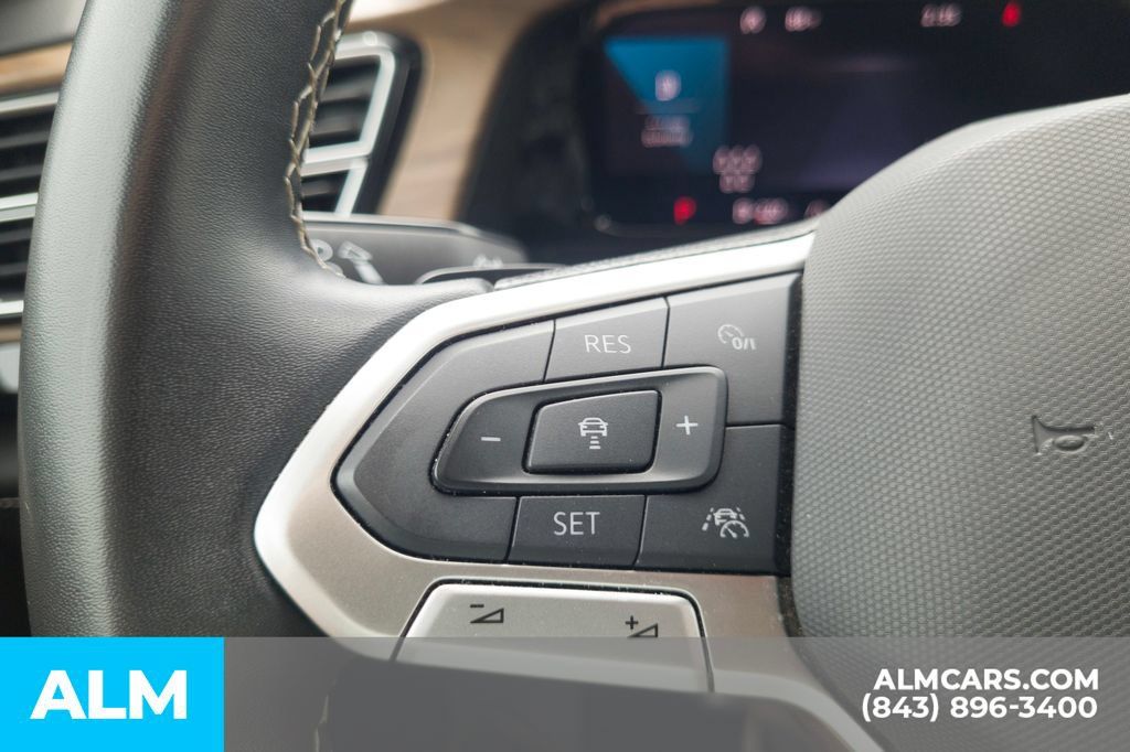 Used 2025 Volkswagen Atlas SE FWD image 29