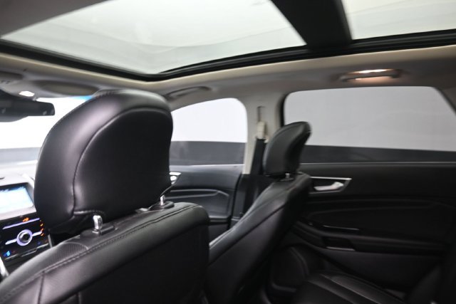 Used 2019 Ford Edge Titanium w/ Equipment Group 301A AWD/4WD image 20