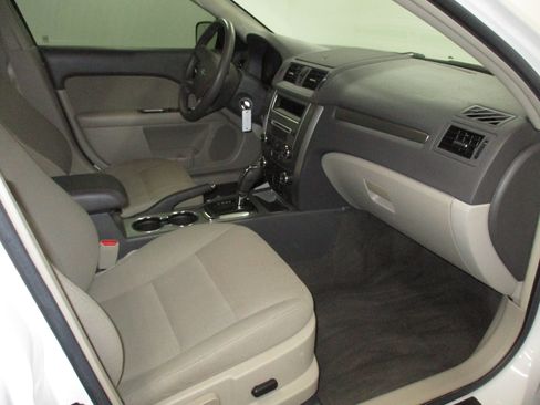 Used 2010 Ford Fusion Hybrid FWD image 12