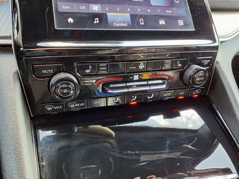 Certified 2023 Jeep Grand Cherokee L Laredo image 9