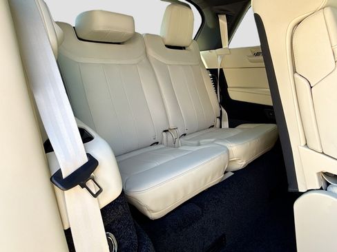 New 2026 Land Rover Range Rover Long Wheelbase SE image 21