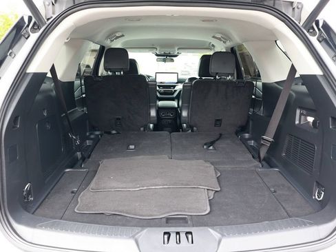 Used 2025 Ford Explorer Active w/ Active Comfort Package RWD image 36