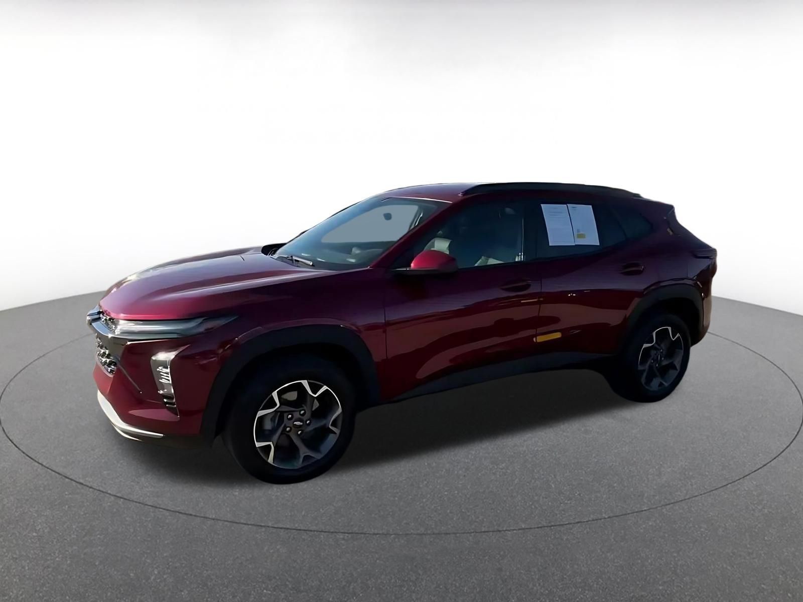 Used 2025 Chevrolet Trax LT FWD image 6
