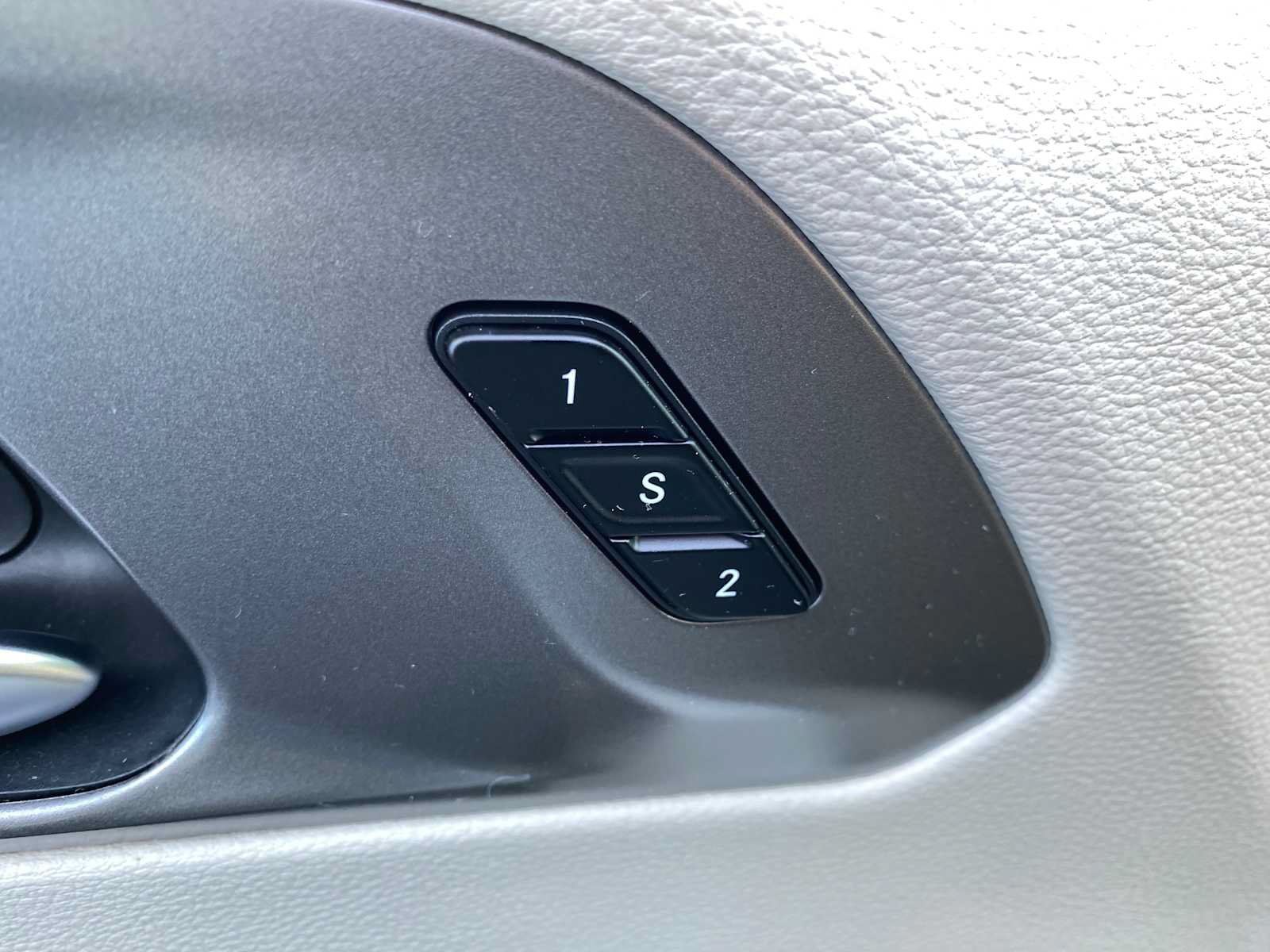 Used 2023 Chrysler Pacifica Touring-L FWD image 20