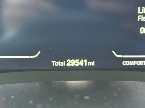 Used 2023 BMW M550i xDrive image 32