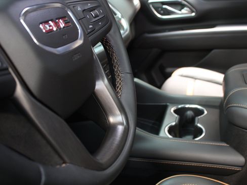 Used 2023 GMC Yukon XL AT4 w/ Technology Package AWD/4WD image 60