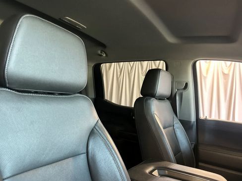 Used 2019 GMC Sierra 1500 SLT w/ Driver Alert Package I AWD/4WD image 18