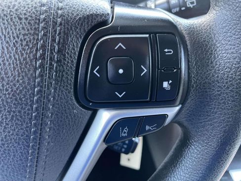 Used 2019 Toyota Highlander LE image 27